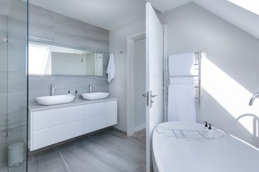 drzwi IMPULSE z powłoką Active Shield - nowoczesna łazienka