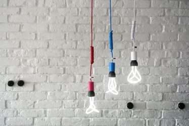czarna lampa sufitowa loft