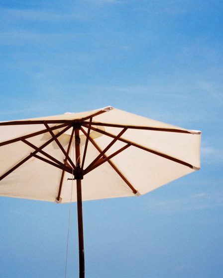 Wyjątkowy parasol prostokątny.