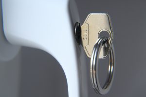 Klamki okienne z kluczem to sposób na zwiększenie bezpieczeństwa w domu