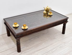 stolik kawowy kolonialny z prostokątnym blatem