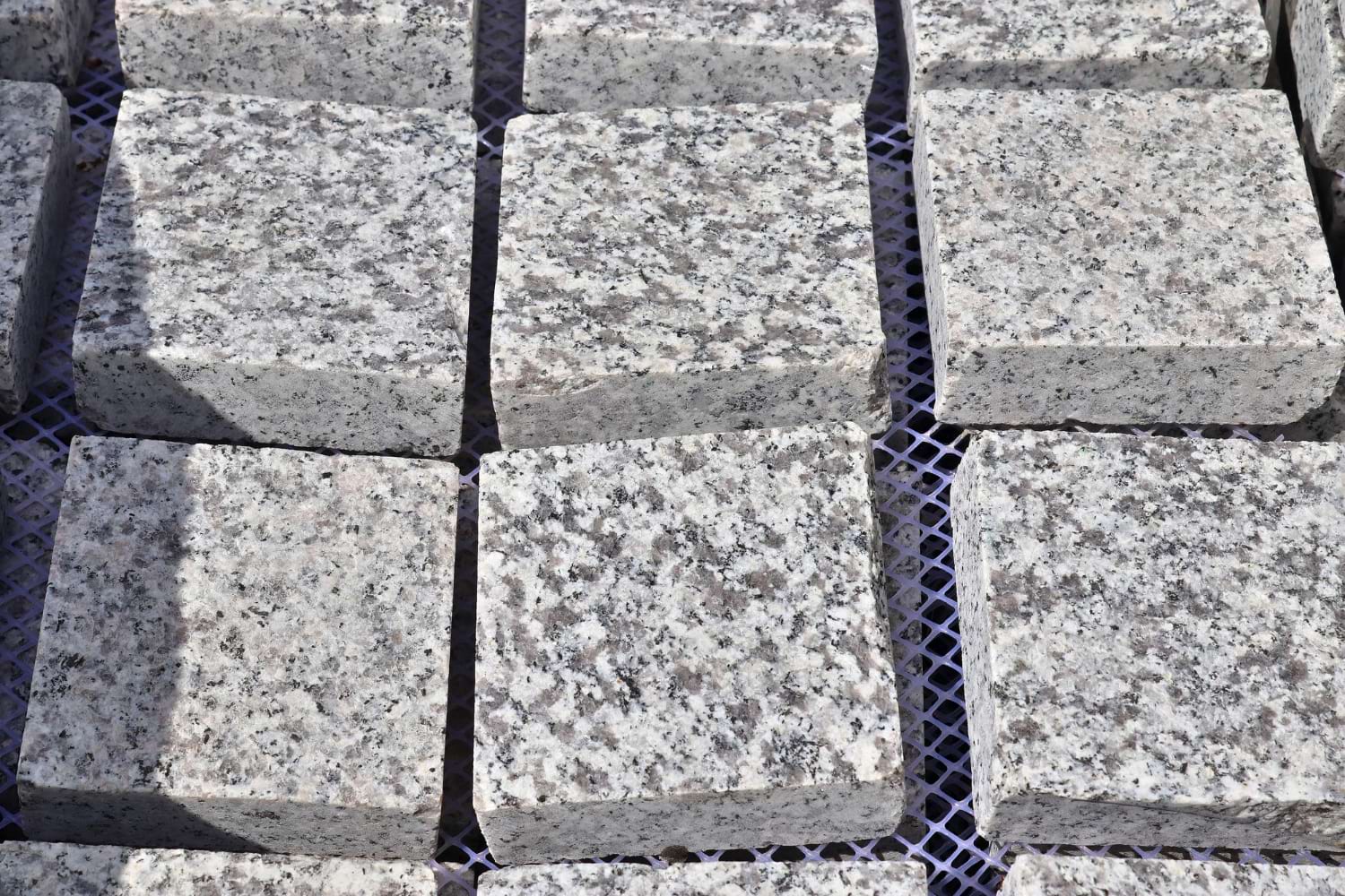 kostka granitowa płomieniowana