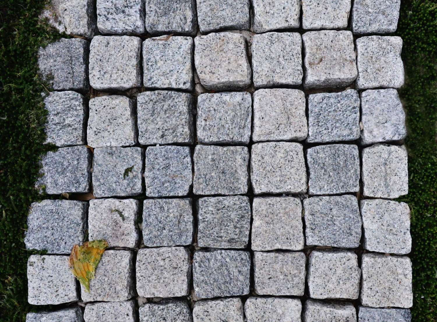 kostka granitowa płomieniowana